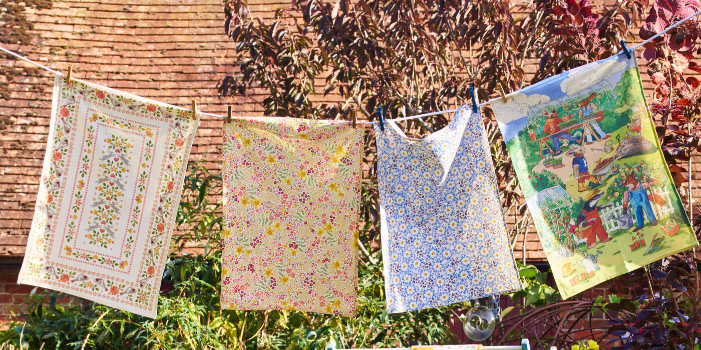 Tea Towels, Aprons & Oven Gloves