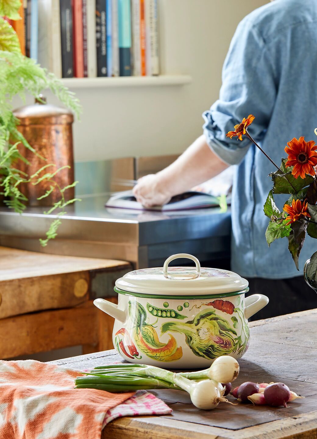 Mixed Vegetable Enamel Medium Cooking Pot