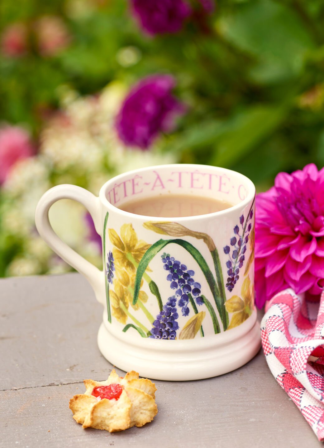 Tete-A-Tete & Grape Hyacinth 1/2 Pint Mug